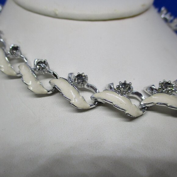 PARK LANE RHINESTONE Necklace Bracelet Set Creamy White Enamel Leaves Silvertone - Picture 10 of 15